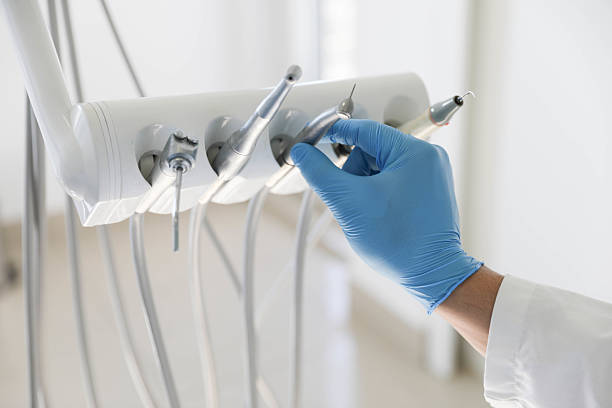 Professional Emergency Dentist technician working in Bloomfield Hills, MI